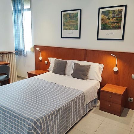 โอสตัล เซร์บันเตส Hotel มาดริด ภายนอก รูปภาพ