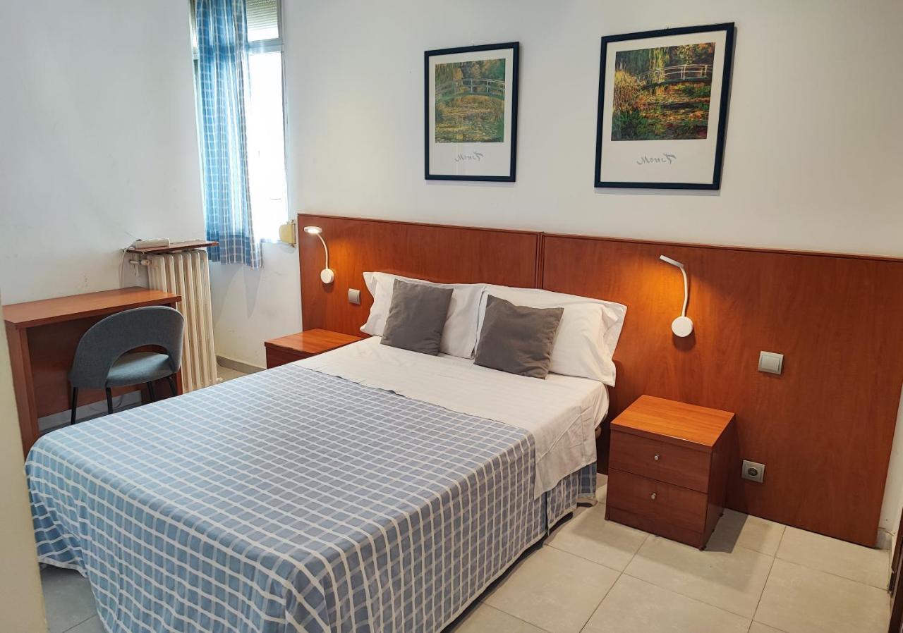 โอสตัล เซร์บันเตส Hotel มาดริด ภายนอก รูปภาพ