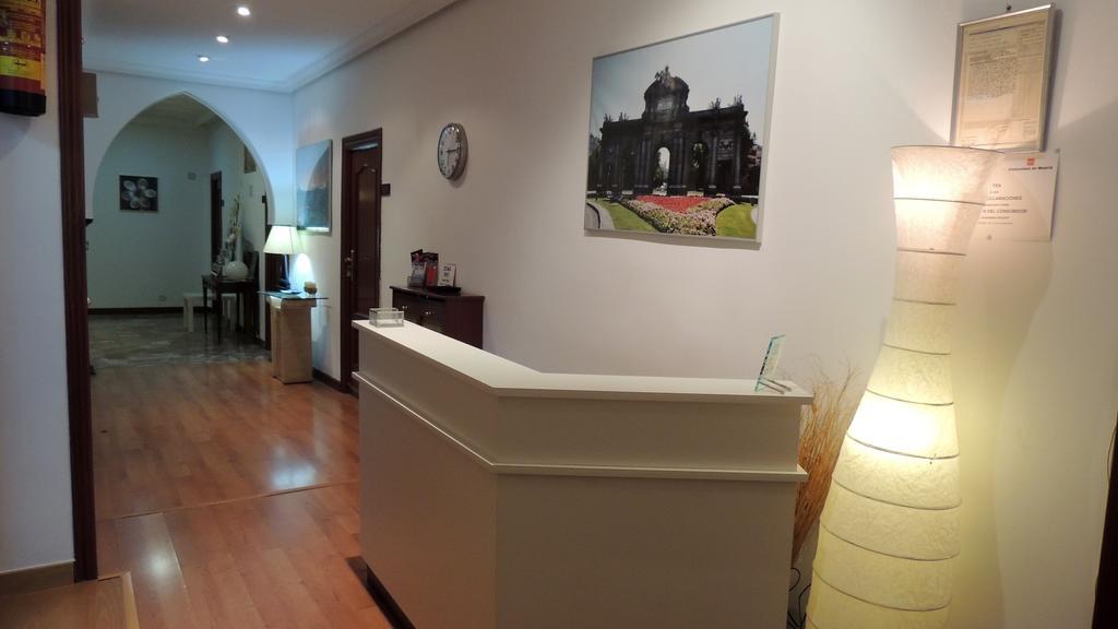 โอสตัล เซร์บันเตส Hotel มาดริด ภายนอก รูปภาพ
