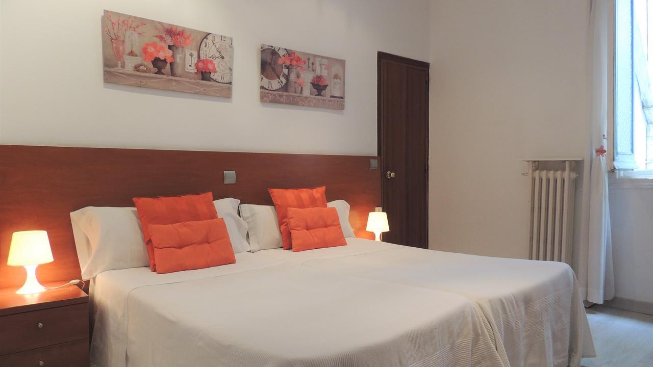 โอสตัล เซร์บันเตส Hotel มาดริด ภายนอก รูปภาพ